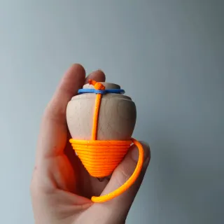 Peonza de madera artesanal