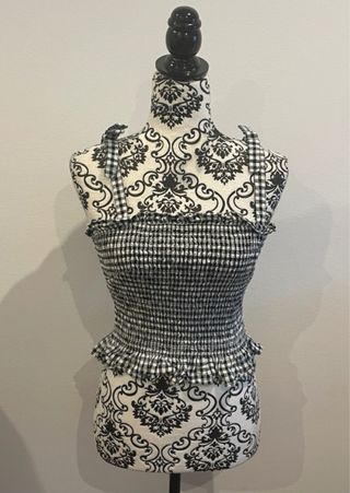 Top Guess cuadros blanco y negro