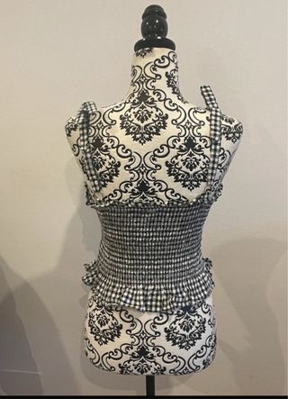 Top Guess cuadros blanco y negro