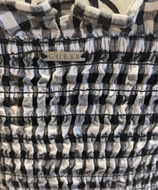 Top Guess cuadros blanco y negro