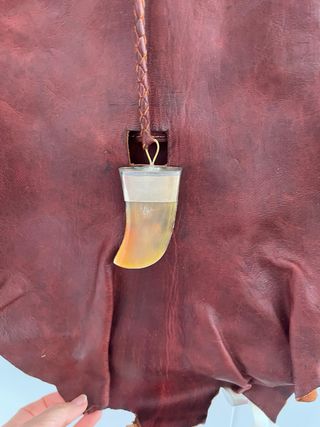 Bolso de Piel Artesanal con Colgante