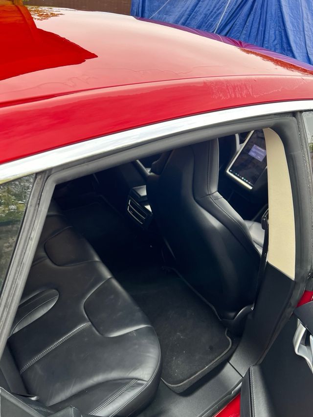 Tesla Model S 2014