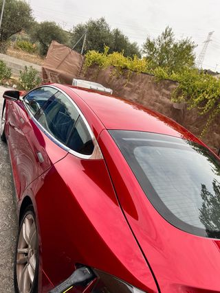 Tesla Model S 2014