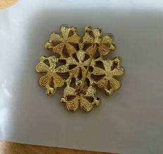 Broche agujilla para mantillas o mantón