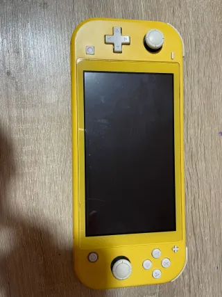 Nintendo Switch Lite Amarillo + Juego