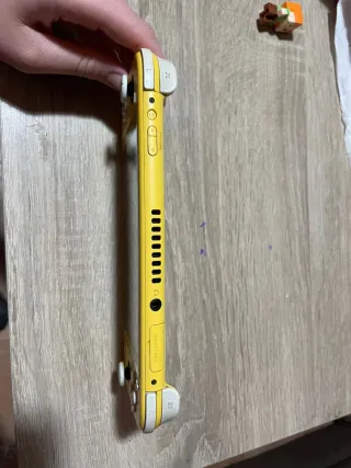 Nintendo Switch Lite Amarillo + Juego