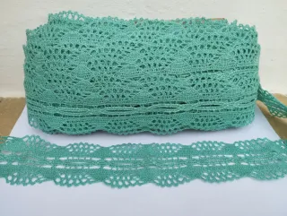 Entredós de encaje verde agua