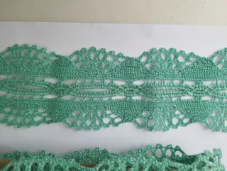 Entredós de encaje verde agua