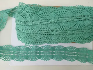 Entredós de encaje verde agua