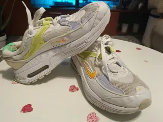 Nike Air Verde y Blanco