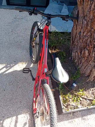 Bicicleta GT Roja
