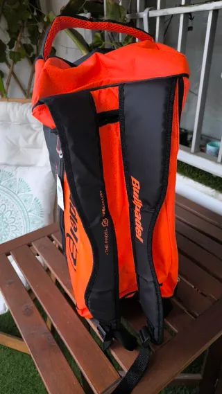 Macuto-mochila Bullpadel naranja y negro