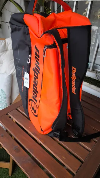 Macuto-mochila Bullpadel naranja y negro