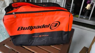 Macuto-mochila Bullpadel naranja y negro