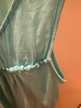 Top smanicato turchese con palline