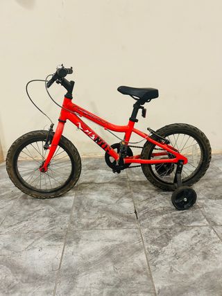 Bicicleta infantil roja