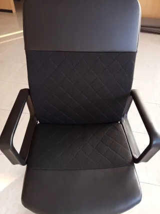 Silla de oficina negra