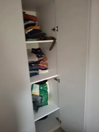 Armario blanco de madera