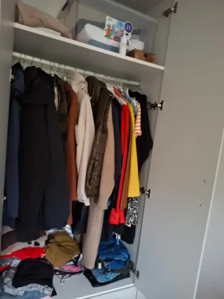 Armario blanco de madera