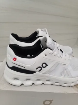 On Running Cloudrunner 2 Scarpe da Ginnastica