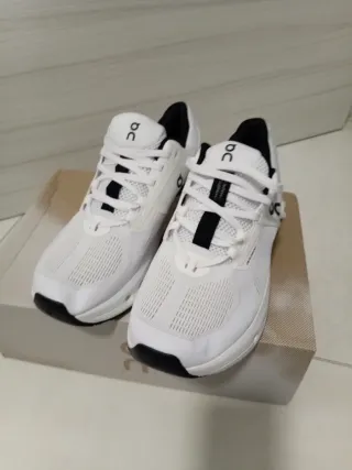 On Running Cloudrunner 2 Scarpe da Ginnastica