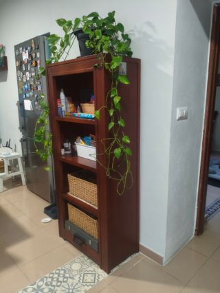 Estantería de madera