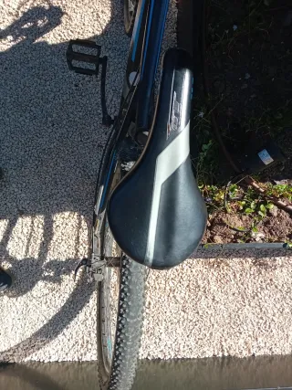 Bicicleta GT Montaña Negra y Azul