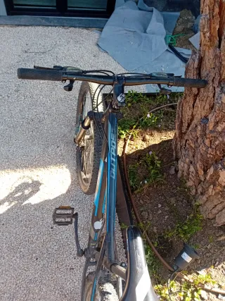 Bicicleta GT Montaña Negra y Azul