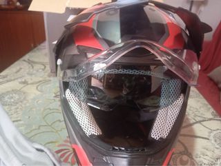 Casco Moto Negro y Rojo