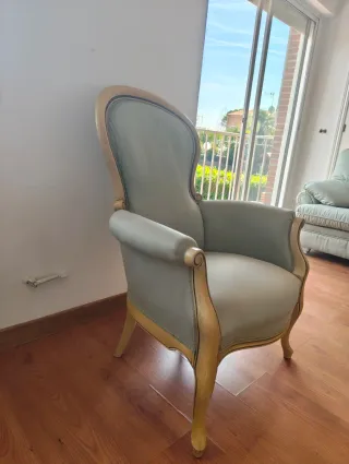 Butaca estilo clásico madera y tela