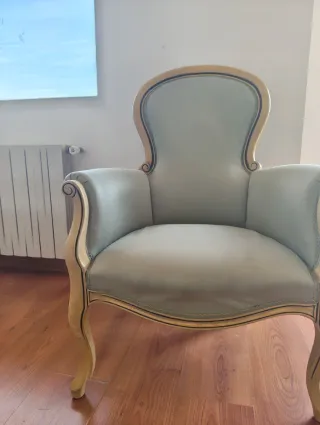 Butaca estilo clásico madera y tela