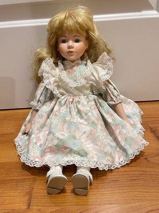 Muñeca de Porcelana Clásica