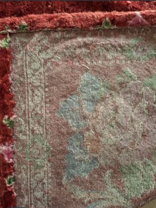 Alfombra de terciopelo con diseño floral