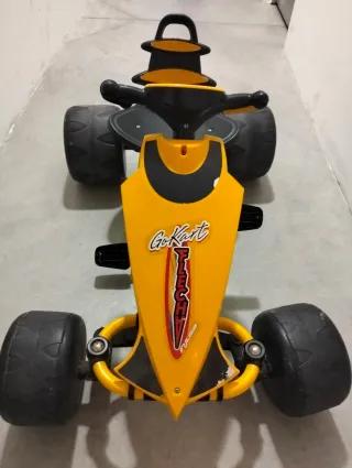 Kart a pedales amarillo para niño