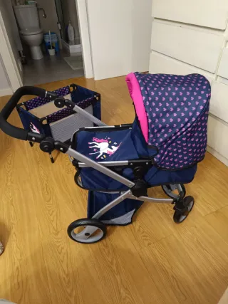 Coche de muñecas y cuna