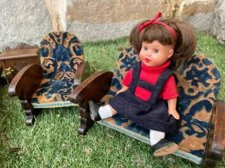 Muebles de madera para casa de muñecas