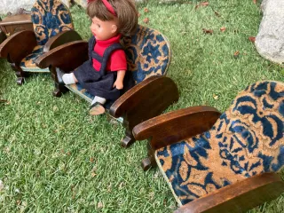 Muebles de madera para casa de muñecas