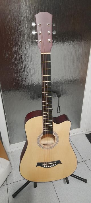 Guitarra 3/4 española cutaway nueva en caja.