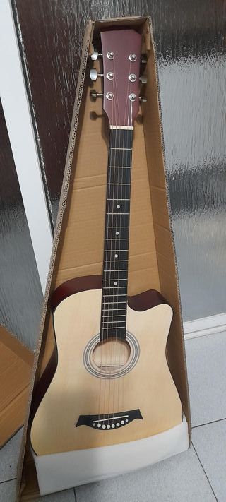 Guitarra 3/4 española cutaway nueva en caja.
