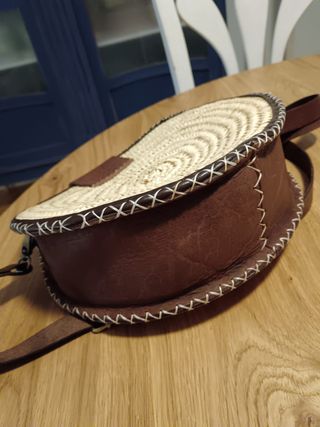 Bolso redondo rafia y piel