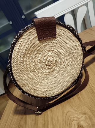 Bolso redondo rafia y piel