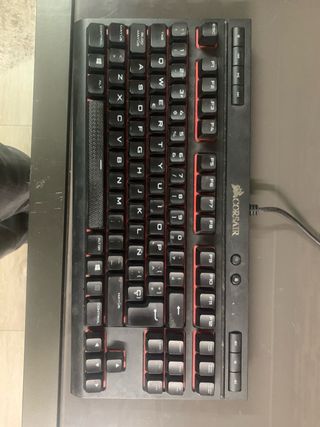 Teclado Gaming Corsair Negro y Rojo