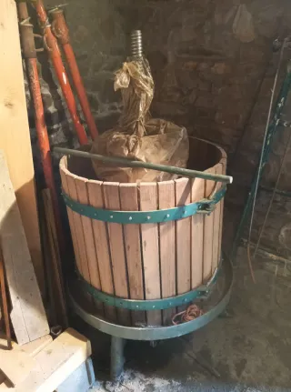 Prensa de vino de madera tradicional