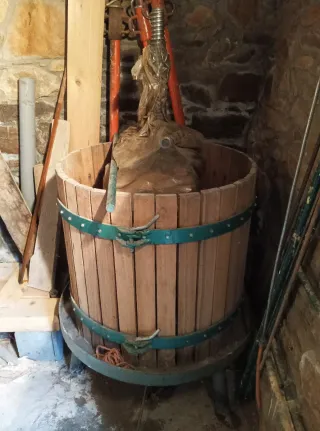 Prensa de vino de madera tradicional