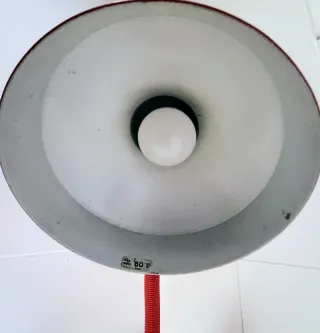 Lámpara de mesa flexo roja Veneta Lumi