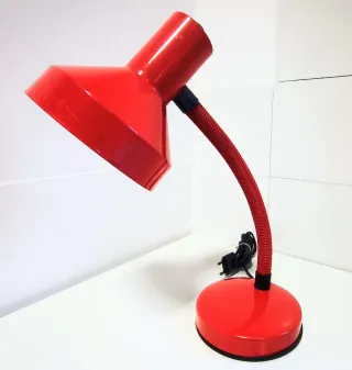 Lámpara de mesa flexo roja Veneta Lumi