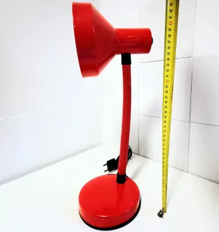 Lámpara de mesa flexo roja Veneta Lumi