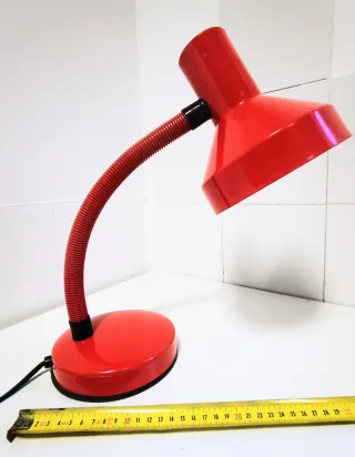 Lámpara de mesa flexo roja Veneta Lumi