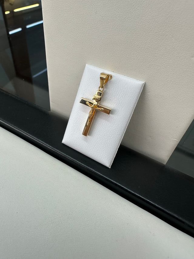 Cruz de Oro 18K con Cristo