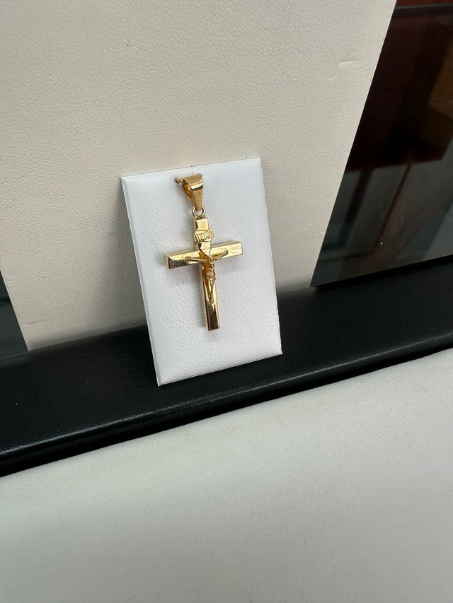 Cruz de Oro 18K con Cristo